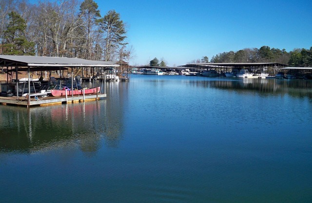 Ruhiges Schlafzimmer Condos Eins und Zwei auf dem Lake Lanier in Port Royale Marina
