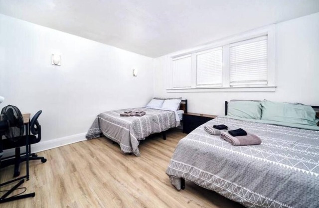 Quiet One Bedroom Apartment within walking distance of the University