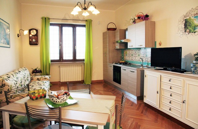 ruhige Panorama-Zwei-Zimmer-Wohnung mit Terrasse und Wi-Fi