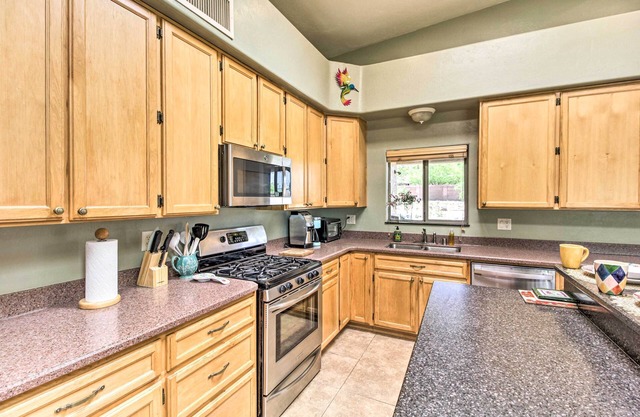 NEW! Quiet & Peaceful Hereford Gem - Dogs Welcome!