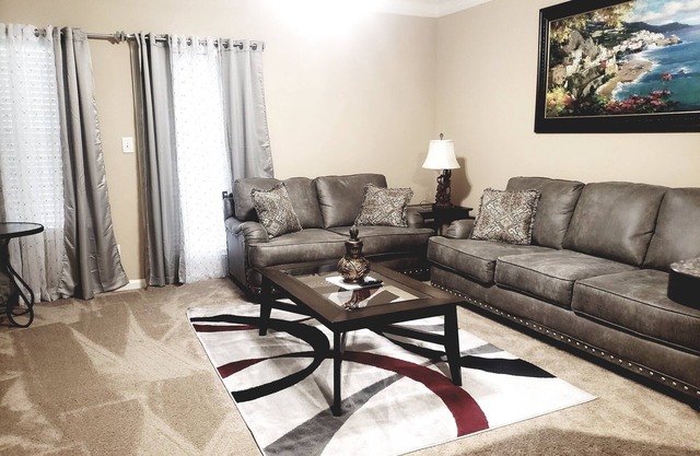Quiet place pet friendly with pool🏊‍♂️ and gym🏋‍♂️