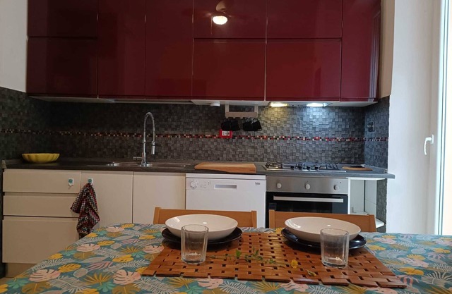 Quiet pretty house with garden, close to subway station