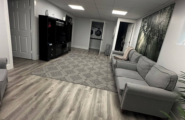 Charming 2-bedroom ,bathroom, full kitchen house with WiFi, AC in lovely Buford