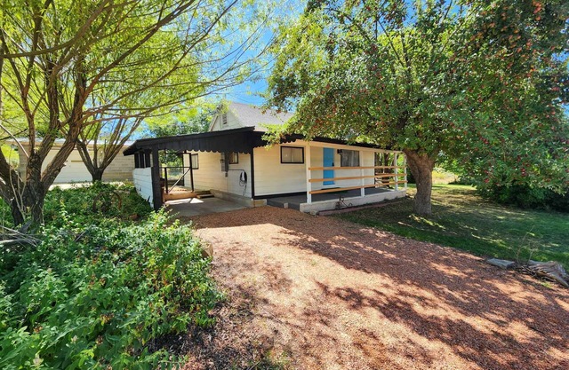 Quiet Private Cottage near ZION - Pet-Friendly ~ Tesla/ EV Charger