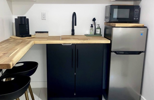 Quiet, private suite with parking, steps away from the West Kelowna Wine Trails