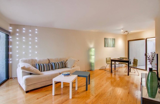 Quiet, Private & Sunny Townhome! Prime San Diego Location