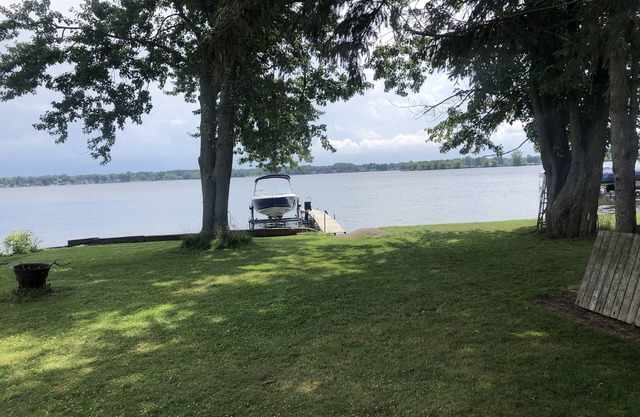 Quiet property on lake Oneida