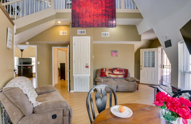 Quiet, Quirky Country Escape Near Pearl River!