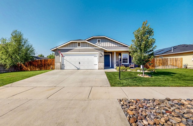 Quiet Ranch-Style Home with Fenced Yard, Gas Grill, Firepit & Fireplace
