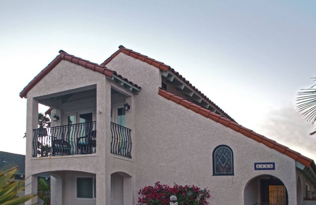 Quiet Relaxing Renovated Beachside Mediterranean Style House 2400 sq. ft.