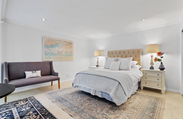 Quiet, residential home with private room and bath in South Laguna, Dana Point