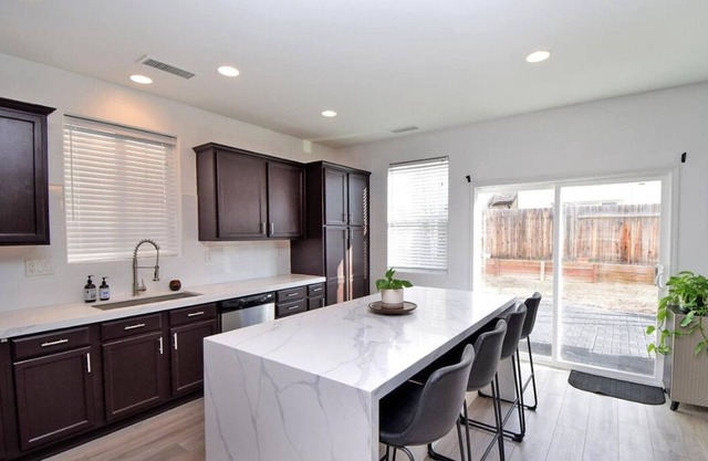 Quiet, residential South Reno rental- 3 minutes to Cyan Park, 20 to Mt Rose