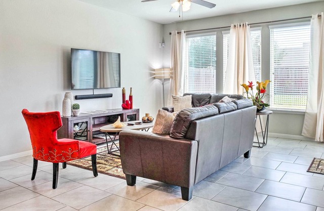 NEW! Quiet Rosenberg Home w/ Yard < 4 Mi to Dtwn