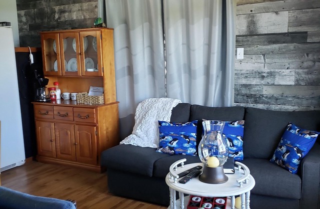 Quiet seaside cottage, close to Historic Sherbrooke Village. Pet Friendly