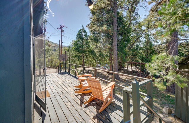 Quiet Sequoia National Forest Cabin w/ Fireplace