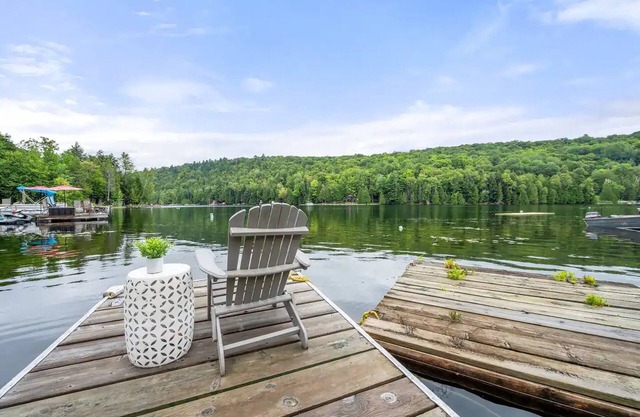 Quiet Spaciou Gorgeous Lakefront Cottage