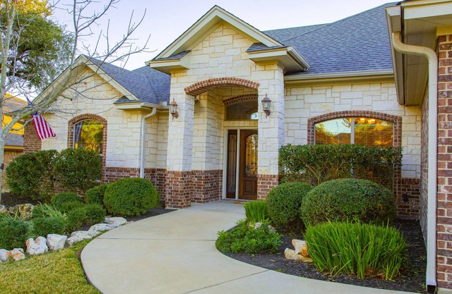 QUIET & SPACIOUS - Amiable Modern Home - Belton Oaks