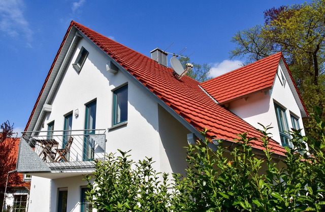 Ruhige, geräumige Ferienwohnung mit Balkon und Babybett