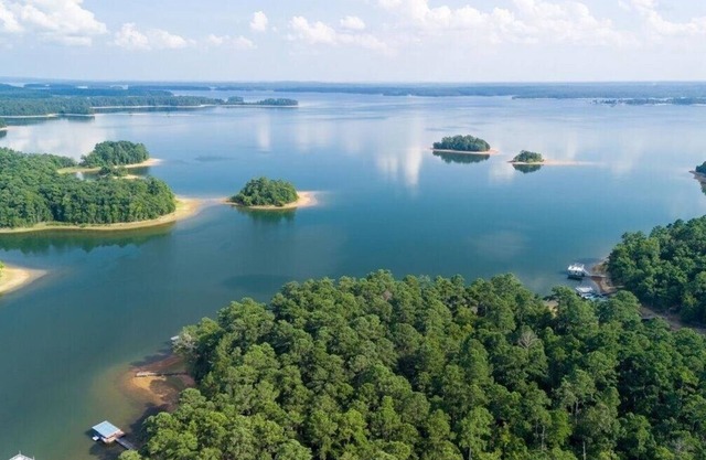 Quiet spacious getaway at Indian Cove on Clark’s Hill-Thurmond Lake.