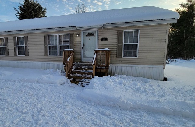 Quiet, spacious home close to hunting, fishing, ATV & snowmobile trails