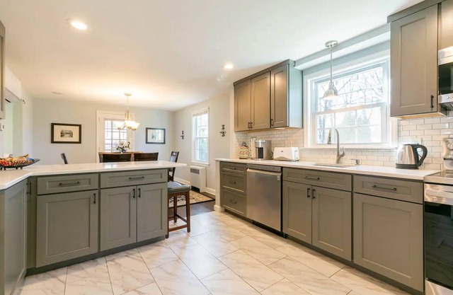 Quiet suburban home close to Fairfield beaches and universities