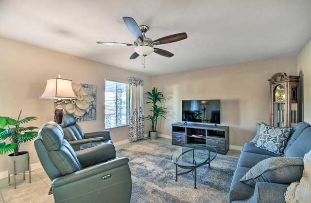 Quiet Sun City Home with Patio, Community Pool!