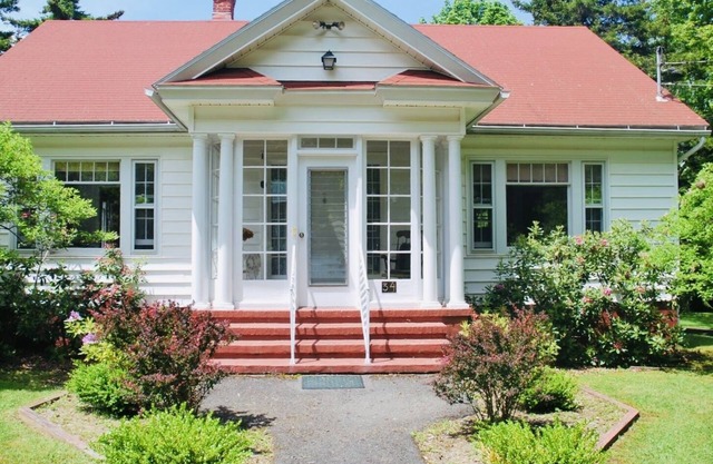 Quiet Tannersville Home on Golf Course 1.8 Acres