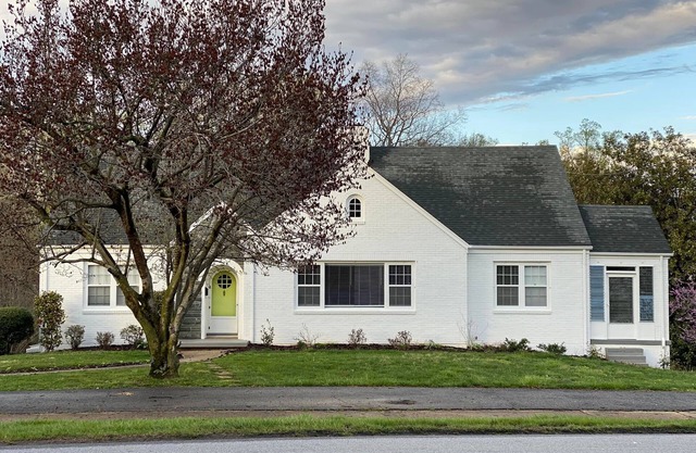 Quiet, Tastefully Decorated 3 BR/2 Bath Home Close To Everything