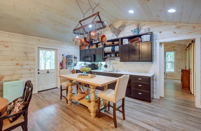 Quiet Tennessee Mountain Cabin w/Patio