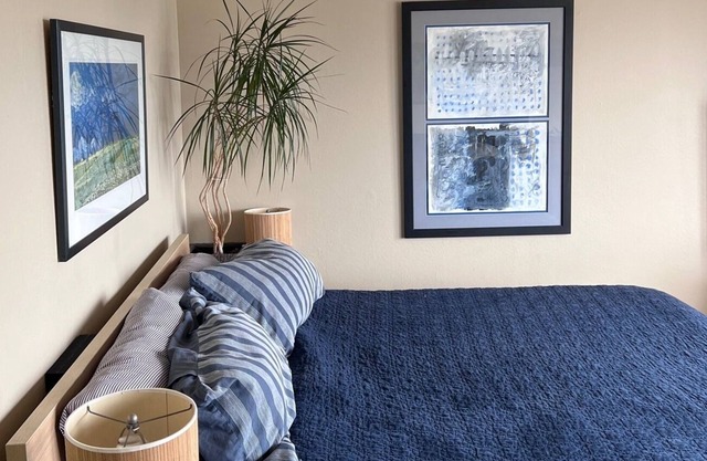 Quiet top-floor flat central to all the marina/russian hill/fort mason sites