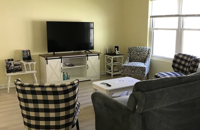 Quiet Townhome near Saratoga Lake "No Cleaning Fee"