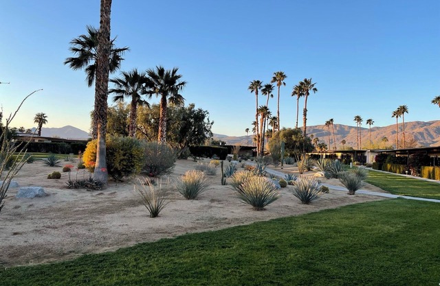Quiet two bedroom Club Circle West condo with WiFi in beautiful Borrego Springs