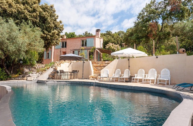 Ruhiges Ferienhaus mit privatem Pool