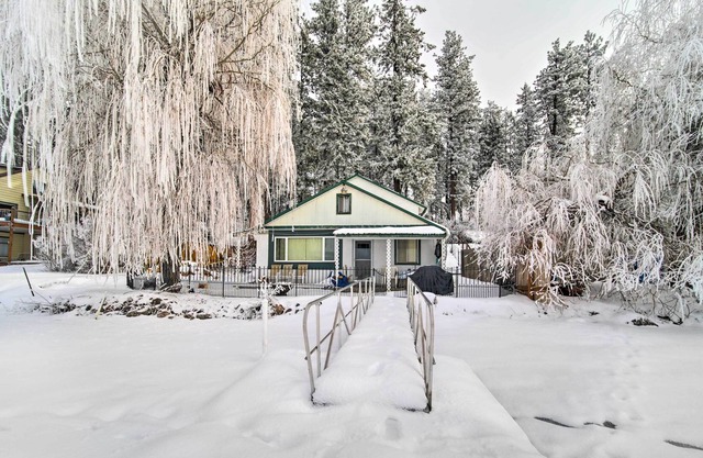 Quiet Valley Escape: Steps to Waitts Lake!