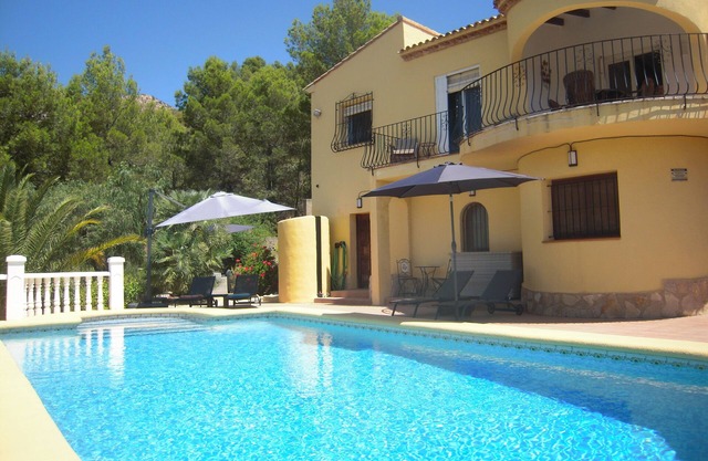 Ruhige Villa mit privatem Pool