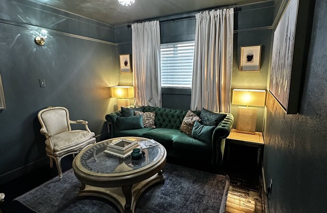 Quiet warm apartment above spa
