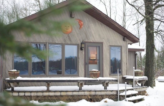 Quiet waterfront cabin near Tomahawk & Minocqua, Pet friendly