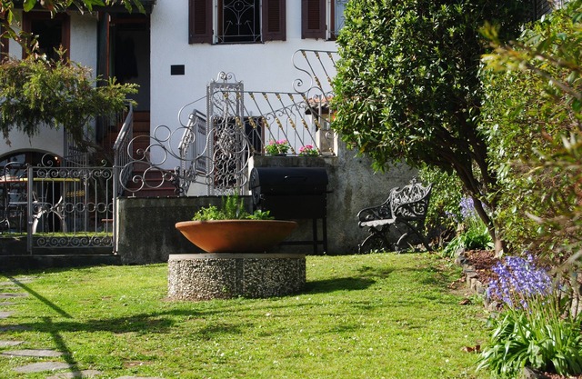 Ruhiges, gut ausgestattetes Anwesen mit ummauertem Garten. Haustiere erlaubt