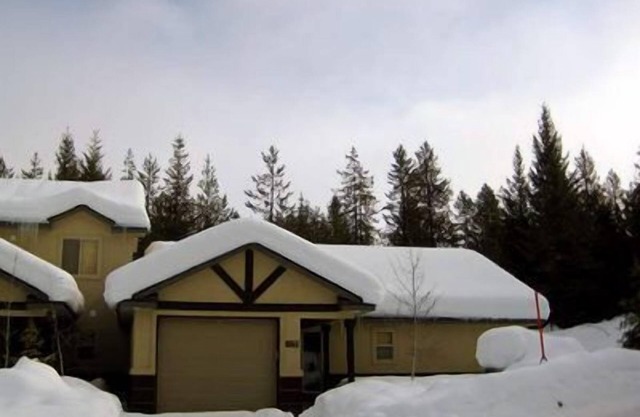 QUIET, WOODED RETREAT WITH PRIVATE HOT TUB IN SECULDED SETTING