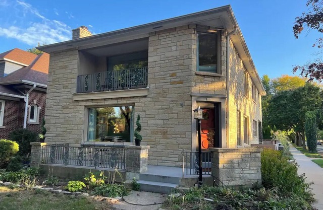 Quincy Estate 5BR/3BA for Family Stays with Fireplace Park Views & Parking