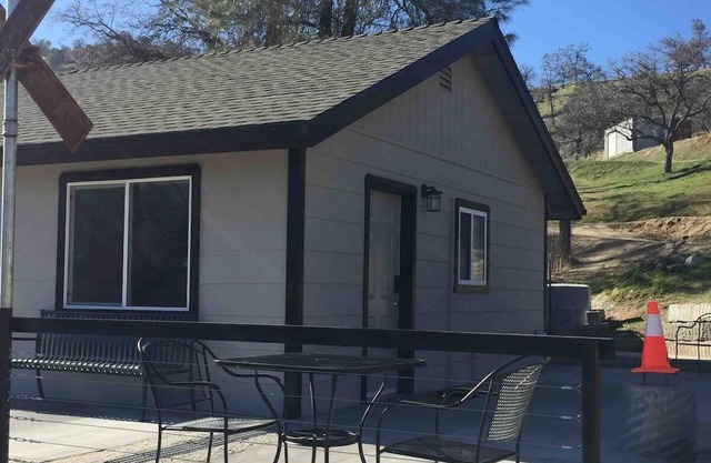 "Quinn" tessential Railfan Accommodations 2 Bedrooms/1Bathroom