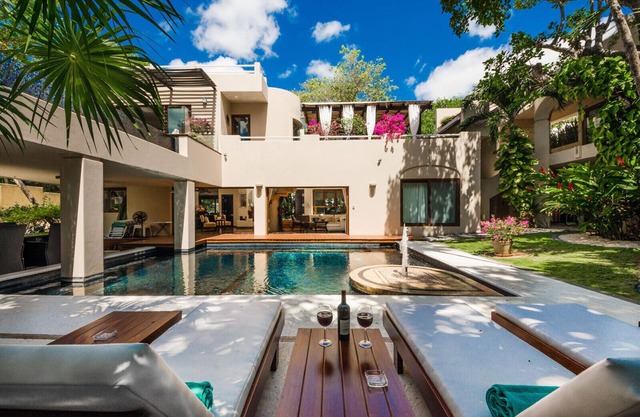 Quinta Clara - Luxury 7 bedroom villa walking distance to town & beach