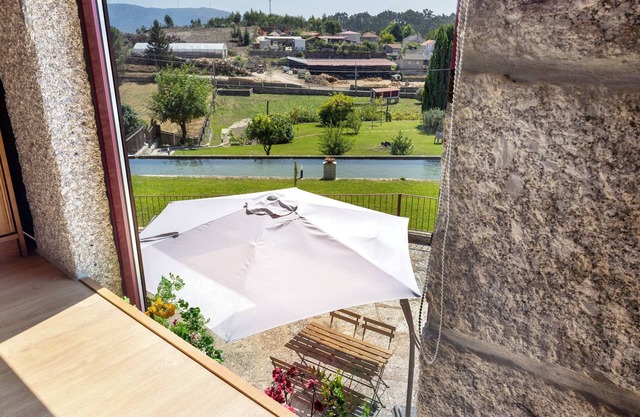 Landhaus 'Casa Do Alpendre - T2' mit Seeblick, Wi-Fi und Klimaanlage