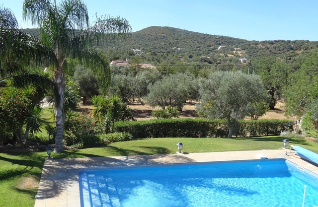 Quinta Roxana, Loulé, spacious villa, large private pool & garden, lovely views