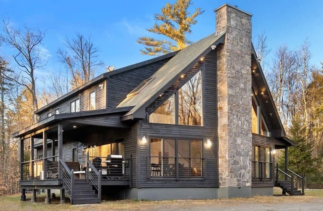 Quintessential 6-BR Berkshires Lodge