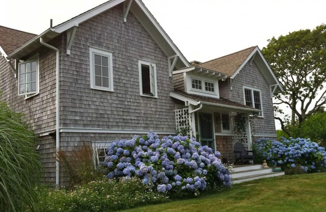 Quintessential Chilmark Retreat mit Blick aufs Wasser in Marthas Vineyard