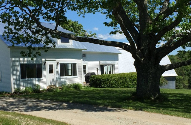 Quintessential Farmhouse with WiFi and incredible views in Brownington, VT