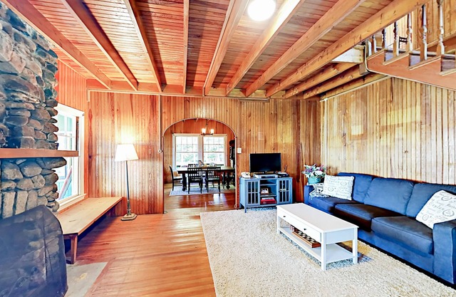 Quintessential Maine Green Gables Oceanfront Cottage w/ Secluded Beach