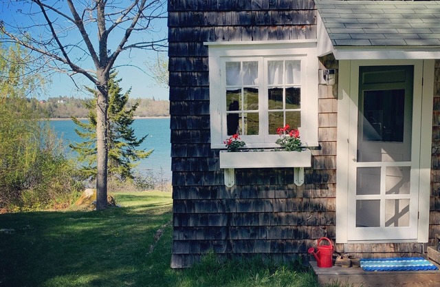 Quintessential Seaside Maine Cottage