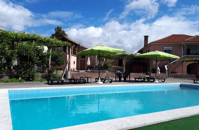 Quintinha de Santiago - Local Accommodation with Private Pool